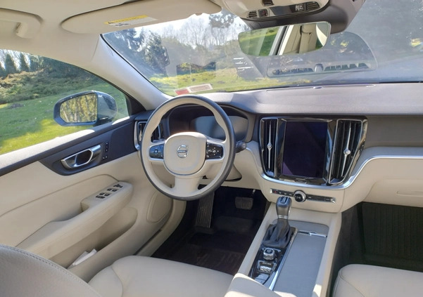 Volvo V60 Cross Country cena 149700 przebieg: 26000, rok produkcji 2021 z Margonin małe 277